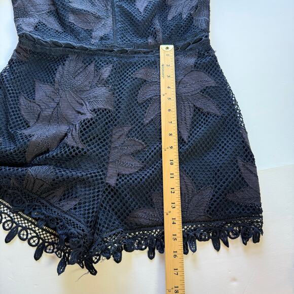 Adelyn Rae Navy Blue Lace Romper Women’s Size L Short Sleeve Floral Romantic - Picture 14 of 16